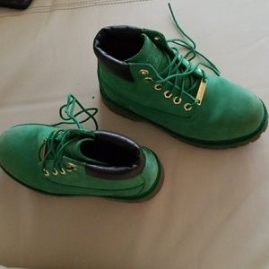 Kids green timberland boots worn